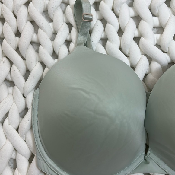 Victoria Secret Bra - Picture 2 of 6